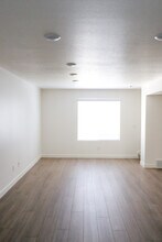 182 S Bushnell Way in Clearfield, UT - Building Photo - Building Photo