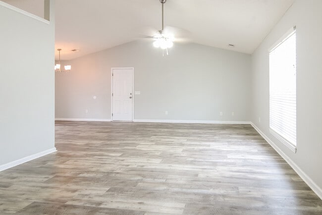 652 New Stock Dr in Hopkins, SC - Building Photo - Building Photo