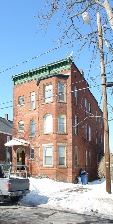 614 Chestnut St in Mechanicville, NY - Building Photo