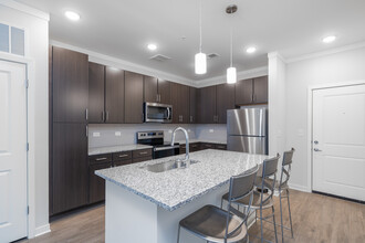 The Reserve at Cool Springs in Elizabethtown, KY - Building Photo - Interior Photo