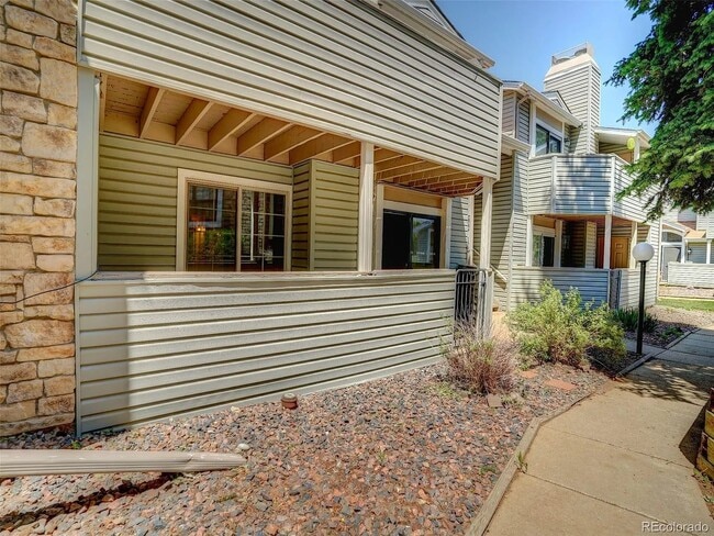 property at 922 S Walden St