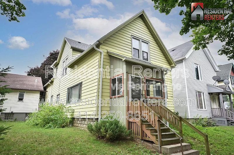 234 N 37th St in Milwaukee, WI - Building Photo