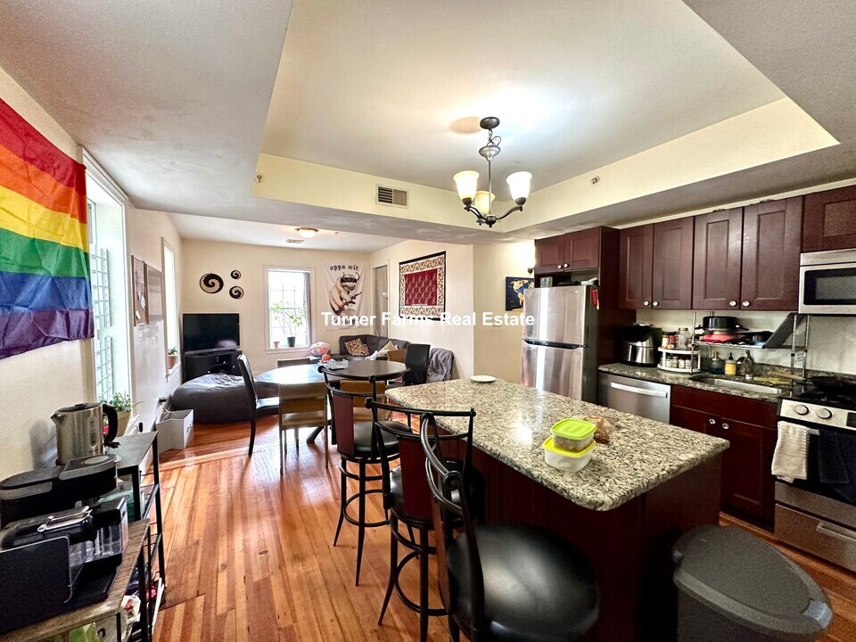 107 Fisher Ave in Boston, MA - Building Photo