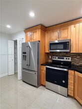 20730 NE 8th Ct in Miami, FL - Foto de edificio - Building Photo