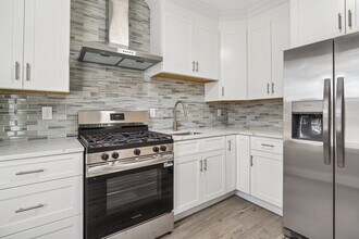 324 Pacific Ave in Jersey City, NJ - Building Photo - Building Photo