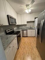 102 Stratford H in West Palm Beach, FL - Building Photo