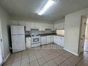 6690 Chupp Rd in Lithonia, GA - Building Photo - Building Photo