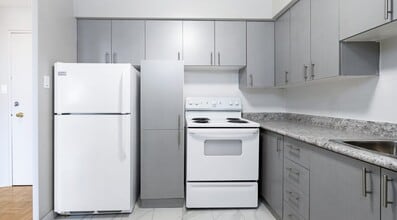 3201 Lawrence Ave E in Toronto, ON - Building Photo - Building Photo