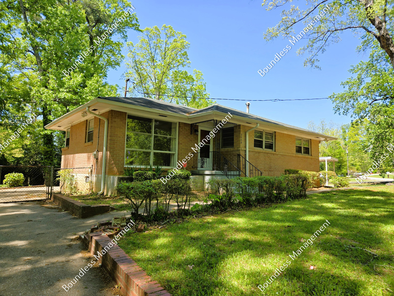 5689 Kite Dr in Forest Park, GA - Building Photo