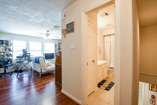 7608 Janak Dr in Houston, TX - Building Photo - Building Photo