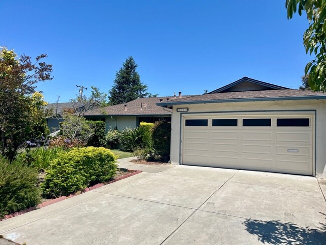 property at 1078 Cuesta Dr
