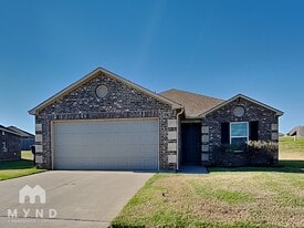 11532 Ruger Rd in Yukon, OK - Building Photo