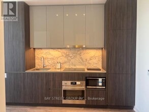 8 Interchange Wy in Vaughan, ON - Building Photo - Building Photo