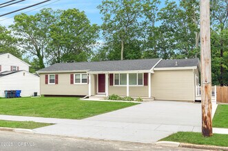 895 Raleigh Dr in Toms River, NJ - Building Photo - Building Photo