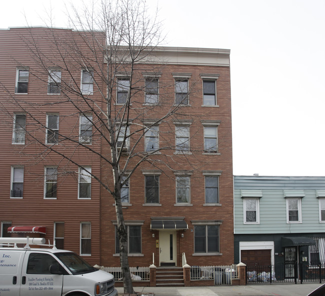 319 Eckford St in Brooklyn, NY - Building Photo - Building Photo