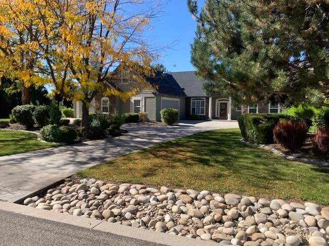 191 N Cove Colony Way in Eagle, ID - Foto de edificio - Building Photo