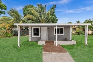 921 NW 110th St in Miami, FL - Building Photo