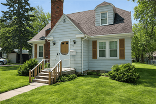 532 E Greenlawn Ave in Lansing, MI - Building Photo