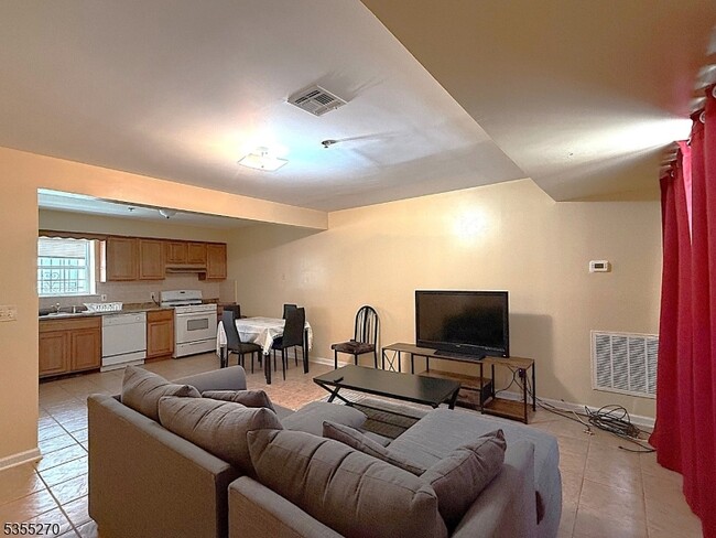 86 Hawthorne Ave in Newark, NJ - Building Photo - Building Photo