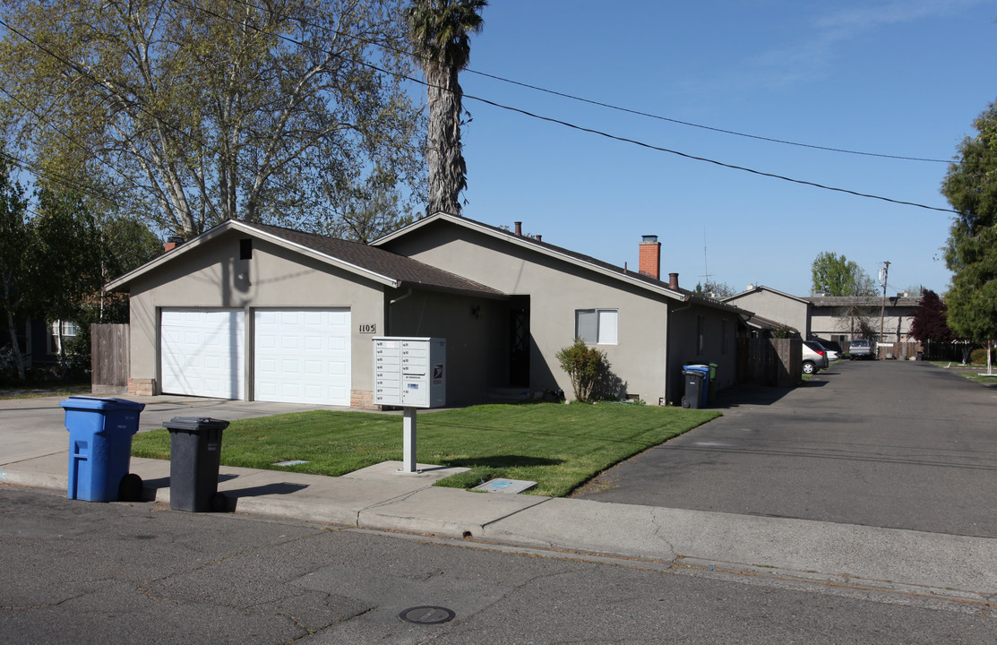 1105 Pioneer Ave in Turlock, CA - Building Photo