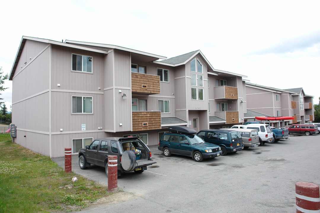 Diamond Willow Apartments in Anchorage, AK - Foto de edificio