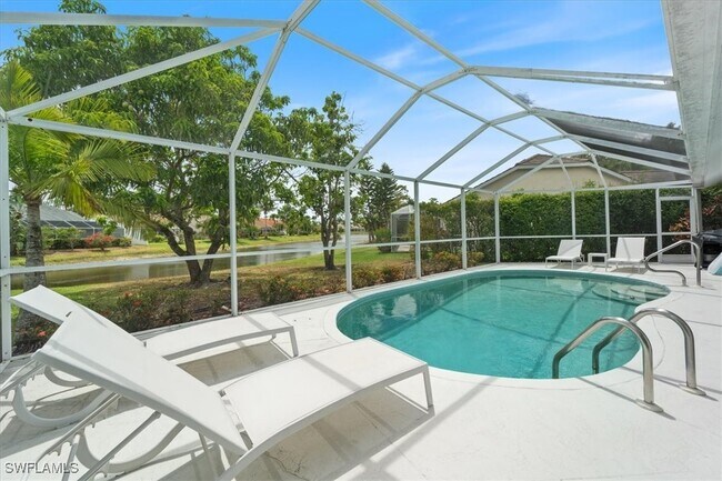 5192 Lochwood Ct in Naples, FL - Building Photo - Building Photo