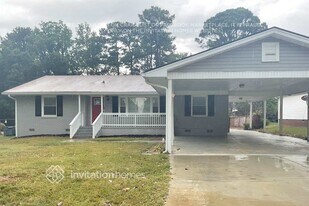 692 Barnes Dr in Mableton, GA - Building Photo