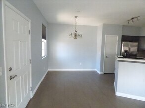 50 Aura de Blanco St in Henderson, NV - Building Photo - Building Photo