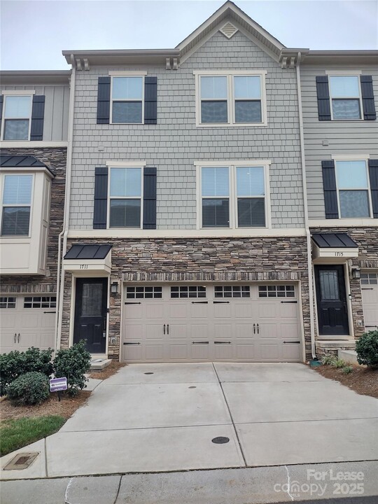 1711 Town Oak Ln in Charlotte, NC - Building Photo