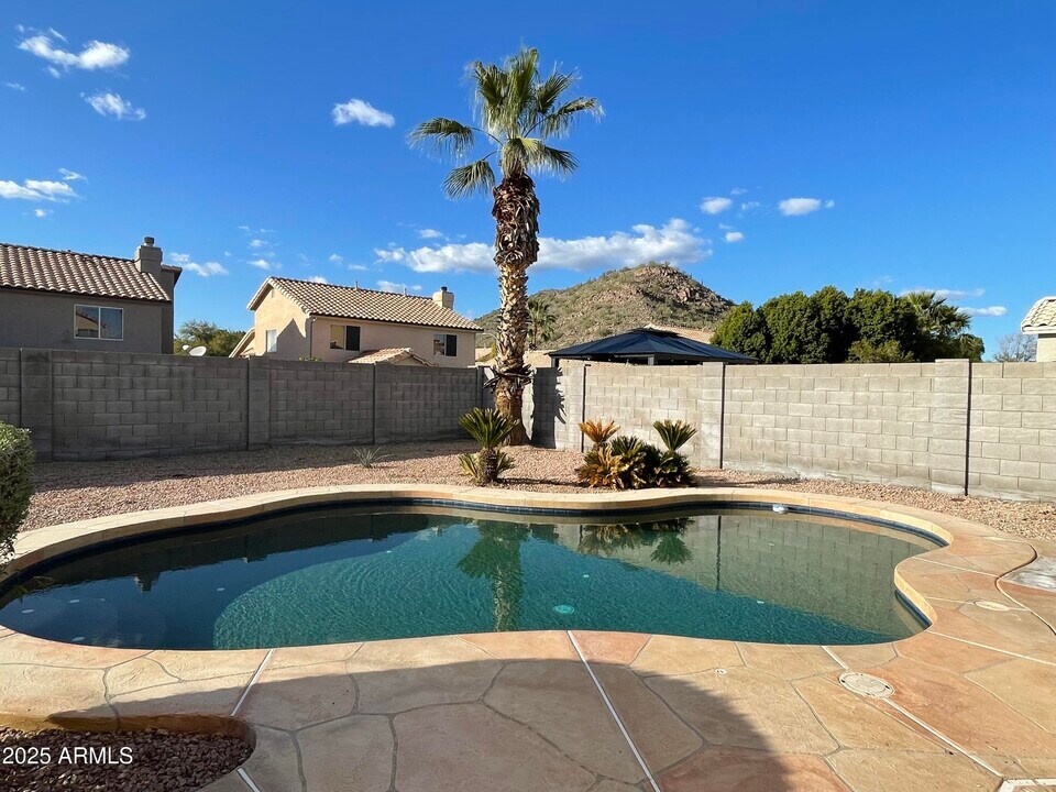 1702 E Blackhawk Dr in Phoenix, AZ - Building Photo