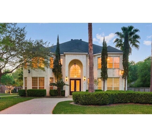 3903 Pinesbury Dr
