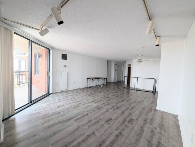 property at 1638 Harmon Cove Tower
