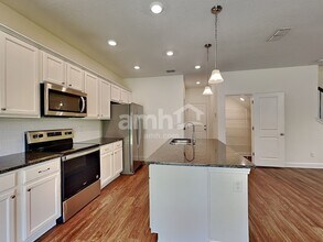 8661 Highfield Ave in Jacksonville, FL - Foto de edificio - Building Photo