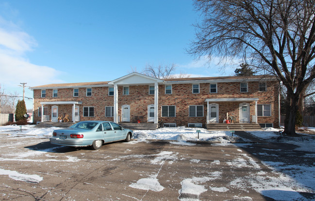 Lincoln Manor Townhomes in Minneapolis, MN - Building Photo - Building Photo