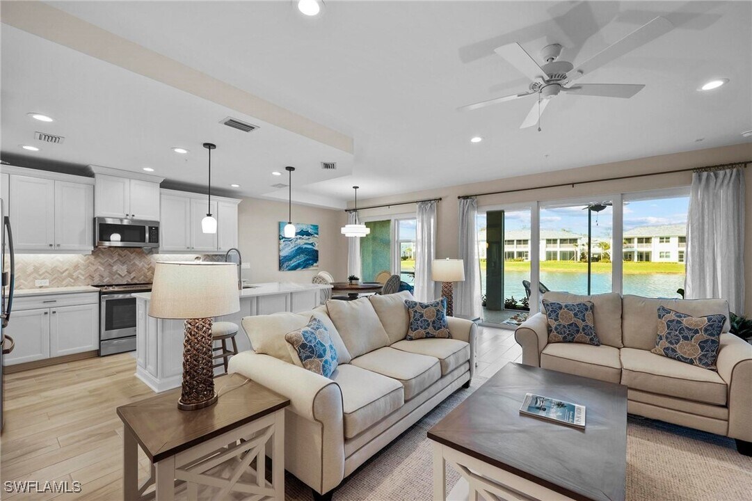 2647 Seychelles Cir in Naples, FL - Foto de edificio
