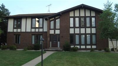 1100 Camellia Dr in Munster, IN - Building Photo