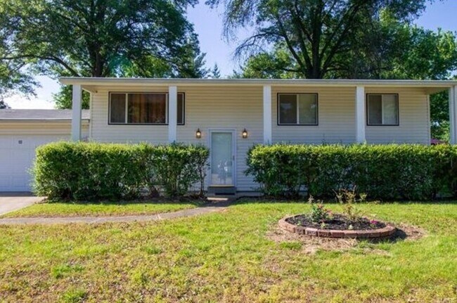 10 Gary Glen Dr in St. Peters, MO - Building Photo - Building Photo