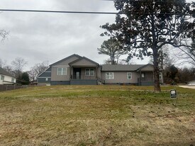 5201 Lonas Dr in Knoxville, TN - Building Photo