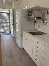 117 Apolena Ave, Unit Apartment in Newport Beach, CA - Building Photo - Building Photo