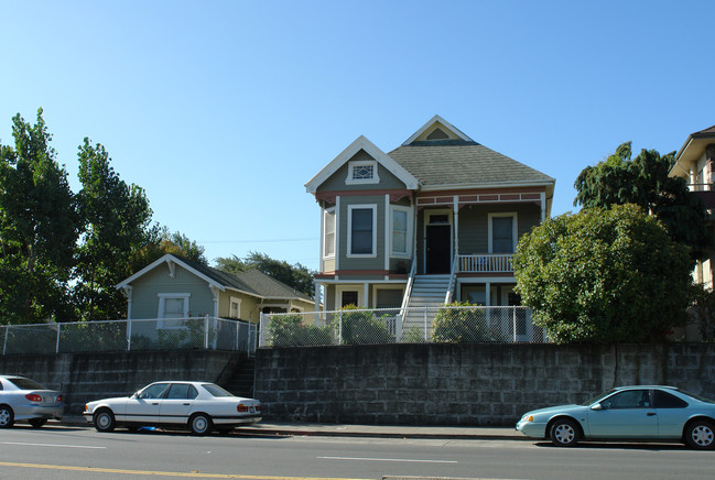 1045 Georgia St in Vallejo, CA - Building Photo - Building Photo