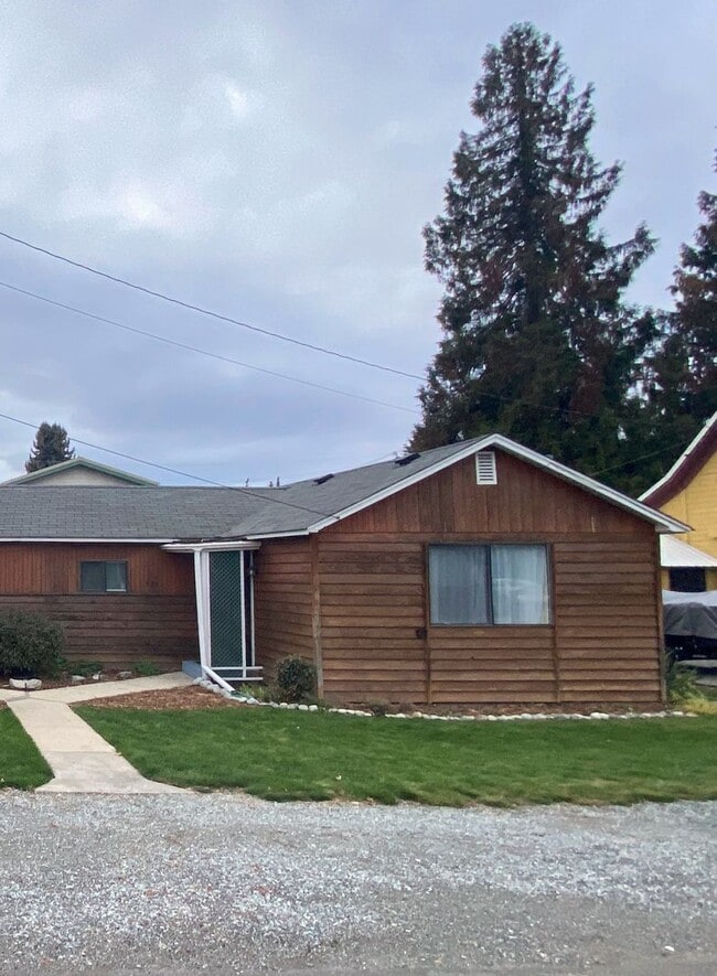 525-525 N Markeson St in Chelan, WA - Building Photo - Building Photo