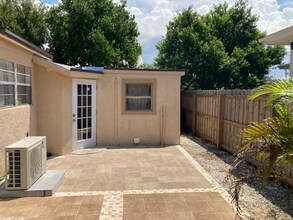 1215 N Garden Ave in Clearwater, FL - Building Photo - Building Photo