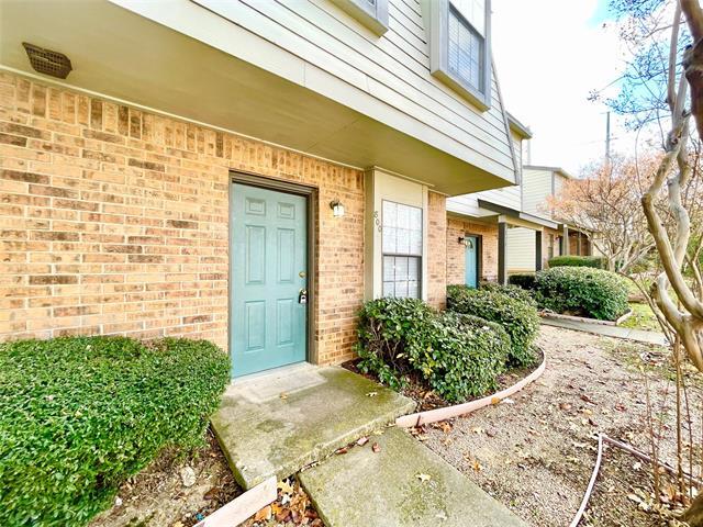 800 W Collins St in Denton, TX - Building Photo - Building Photo