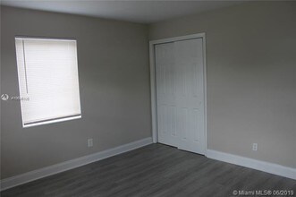 243 SW 9th St-Unit -243 in Dania Beach, FL - Building Photo - Building Photo