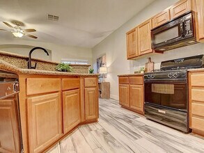 6661 Lookout Lodge Ln in North Las Vegas, NV - Building Photo - Building Photo