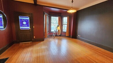 5112 SE Hawthorne Blvd in Portland, OR - Building Photo - Building Photo