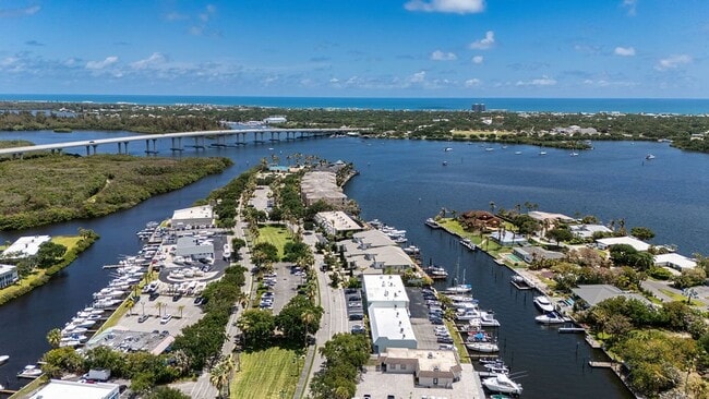 property at 23 Royal Palm Pl