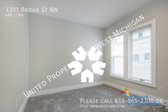 1201 Bridge St NW in Grand Rapids, MI - Building Photo - Building Photo