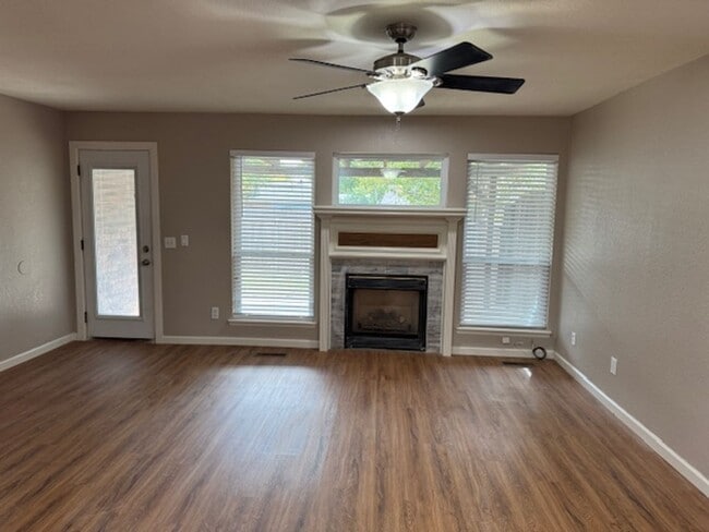 921 Rambling Oaks Dr in Norman, OK - Building Photo - Building Photo