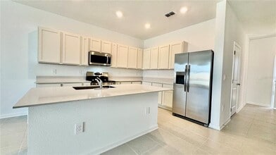 319 Sol Vis Dr in Dundee, FL - Building Photo - Building Photo